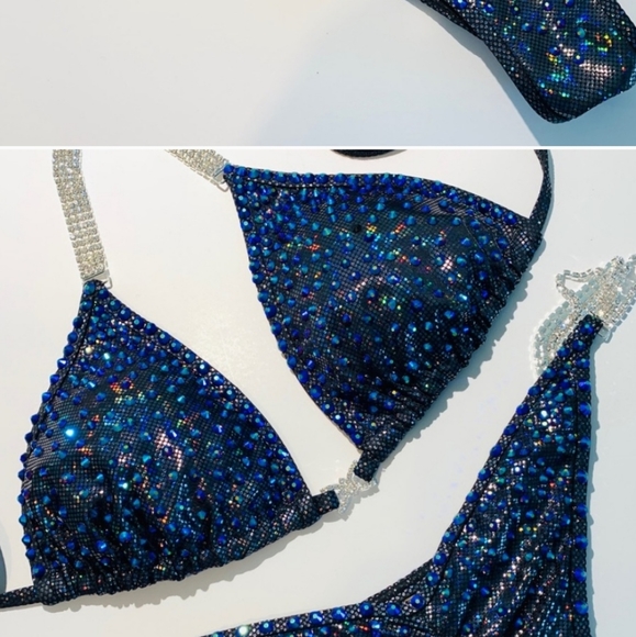 Beautiful comp suit - Picture 3 of 6